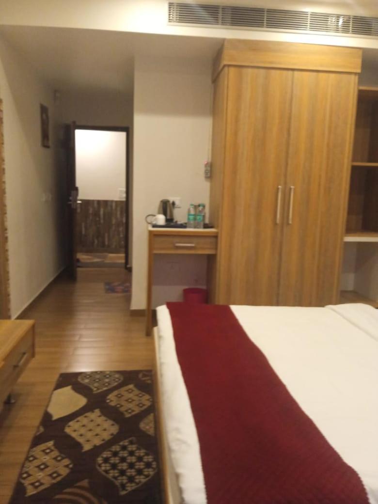 Hotel President Bharwain 외부 사진